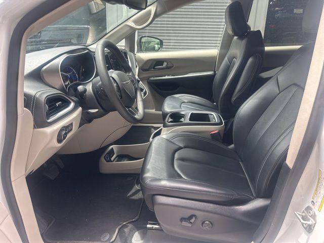 2024 Chrysler Pacifica Hybrid Select
