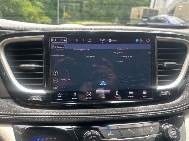 2024 Chrysler Pacifica Hybrid Select
