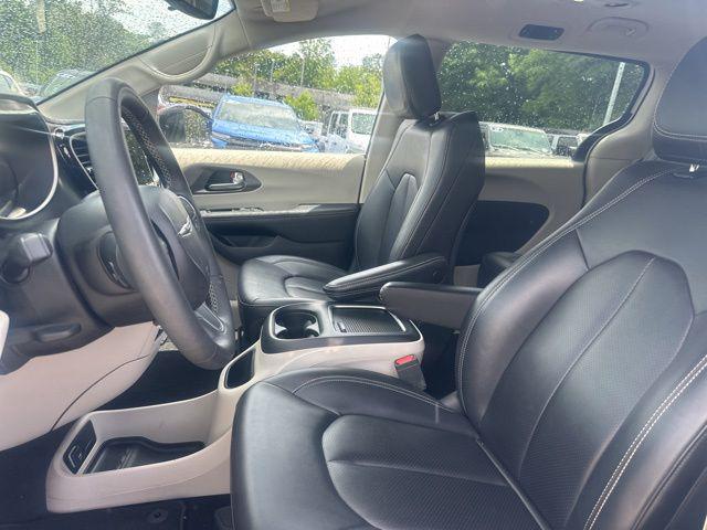 2024 Chrysler Pacifica Hybrid Select