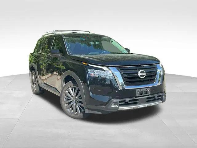 2023 Nissan Pathfinder SL 4WD for sale in Des Moines, IA