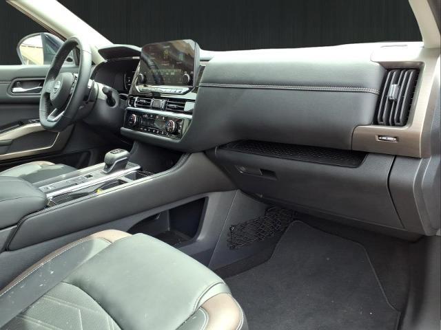 2025 Nissan Pathfinder Platinum FWD