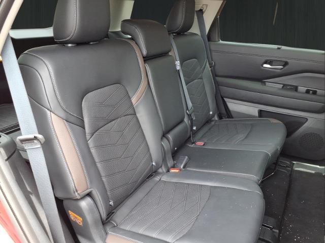 2025 Nissan Pathfinder Platinum FWD