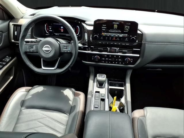 2025 Nissan Pathfinder Platinum FWD