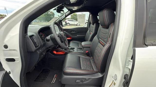 2025 Nissan Frontier Crew Cab PRO-4X 4x4