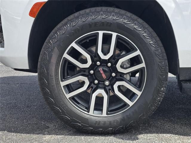 2024 GMC Yukon 4WD AT4
