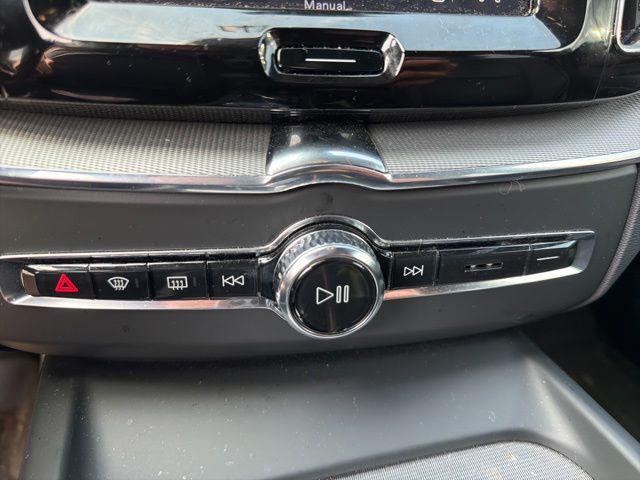 2024 Volvo XC60 B5 Ultimate Dark Theme