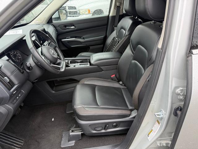 2025 Nissan Pathfinder SL FWD
