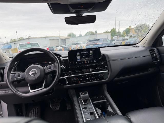 2025 Nissan Pathfinder SL FWD