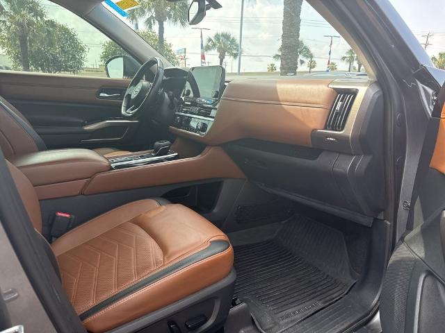 2022 Nissan Pathfinder Platinum 2WD