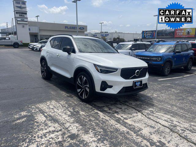 2024 Volvo XC40 B5 Ultimate Dark Theme