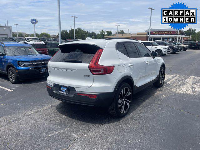 2024 Volvo XC40 B5 Ultimate Dark Theme