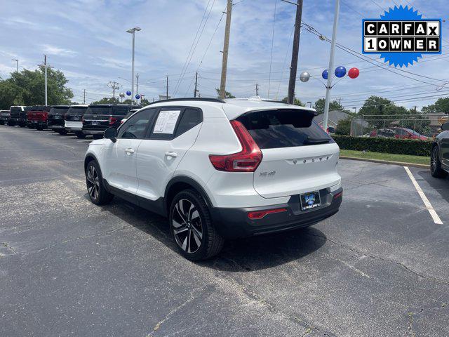 2024 Volvo XC40 B5 Ultimate Dark Theme