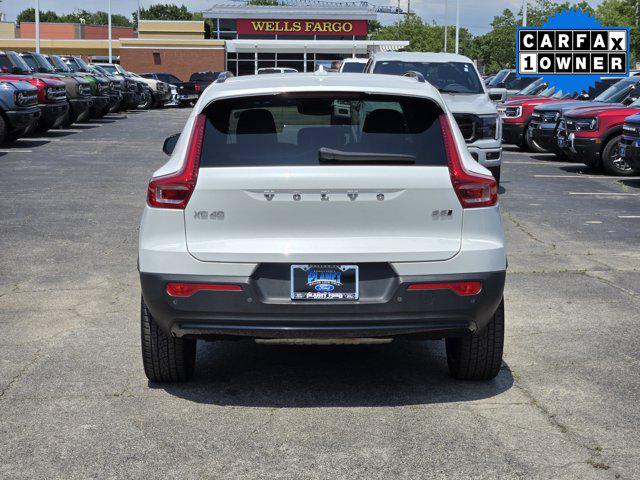 2024 Volvo XC40 B5 Ultimate Dark Theme