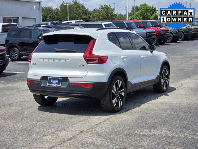 2024 Volvo XC40 B5 Ultimate Dark Theme