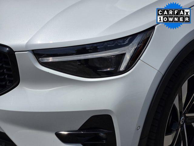 2024 Volvo XC40 B5 Ultimate Dark Theme