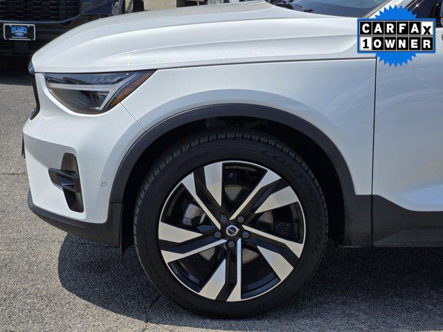 2024 Volvo XC40 B5 Ultimate Dark Theme