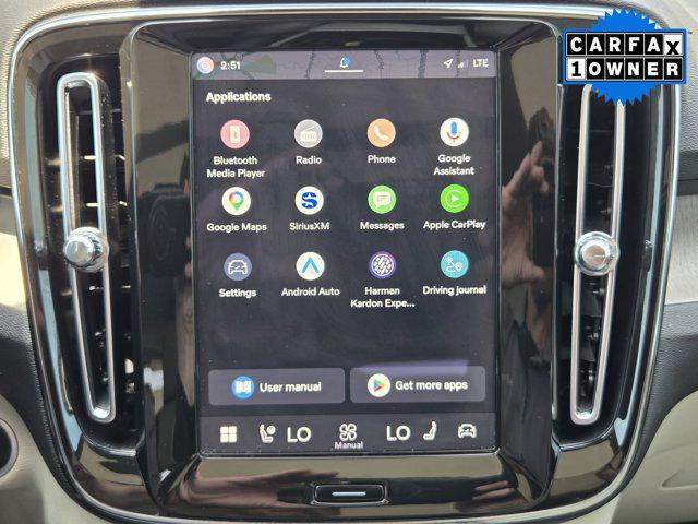 2024 Volvo XC40 B5 Ultimate Dark Theme