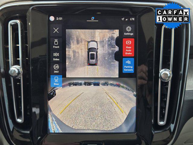 2024 Volvo XC40 B5 Ultimate Dark Theme