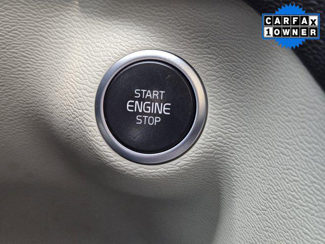 2024 Volvo XC40 B5 Ultimate Dark Theme