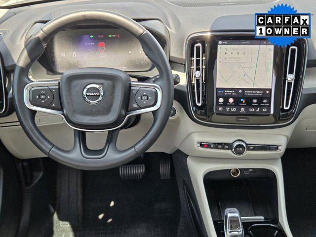 2024 Volvo XC40 B5 Ultimate Dark Theme