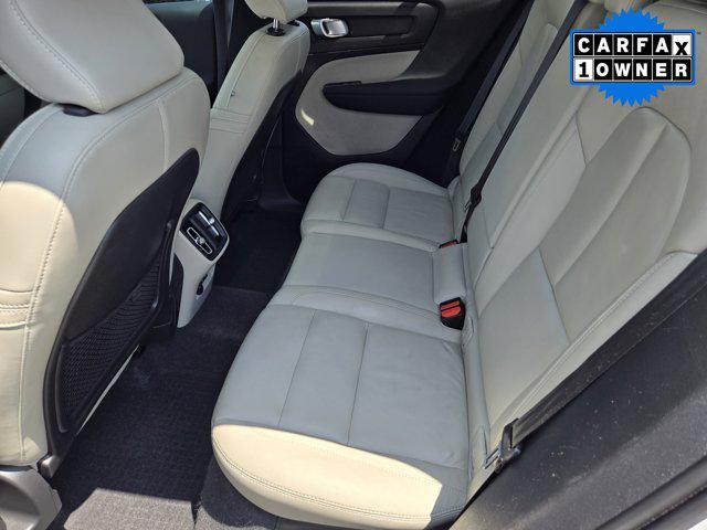 2024 Volvo XC40 B5 Ultimate Dark Theme