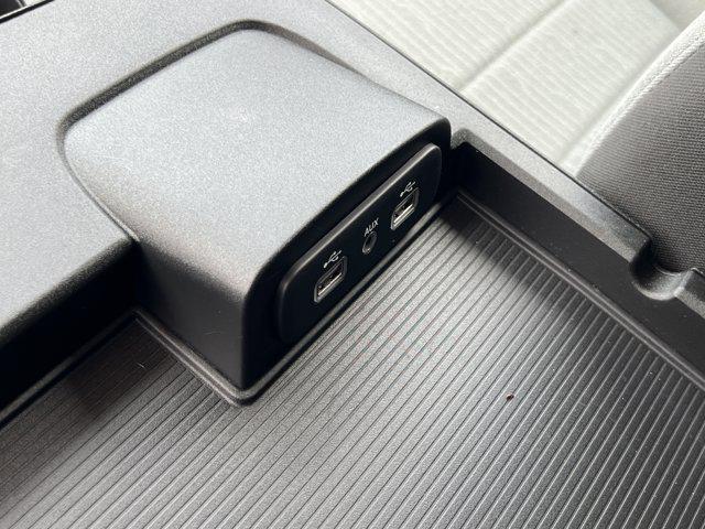 2023 Ram 1500 Classic SLT Crew Cab 4x2 5'7" Box