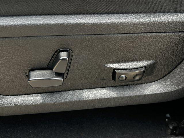 2023 Ram 1500 Classic SLT Crew Cab 4x2 5'7" Box