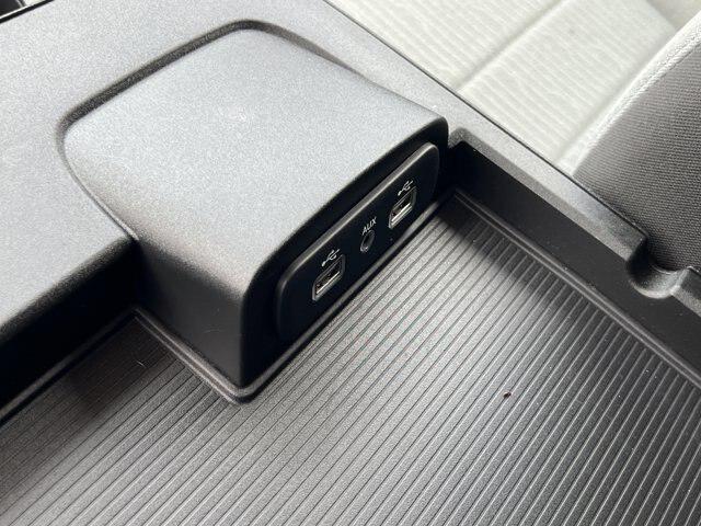 2023 Ram 1500 Classic SLT Crew Cab 4x2 5'7" Box