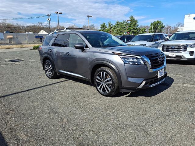 2025 Nissan Pathfinder Platinum 4WD
