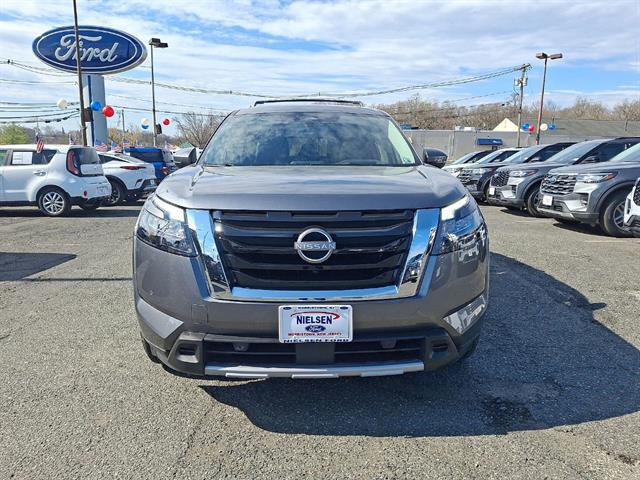 2025 Nissan Pathfinder Platinum 4WD