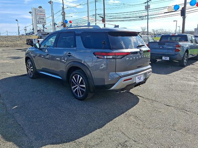 2025 Nissan Pathfinder Platinum 4WD
