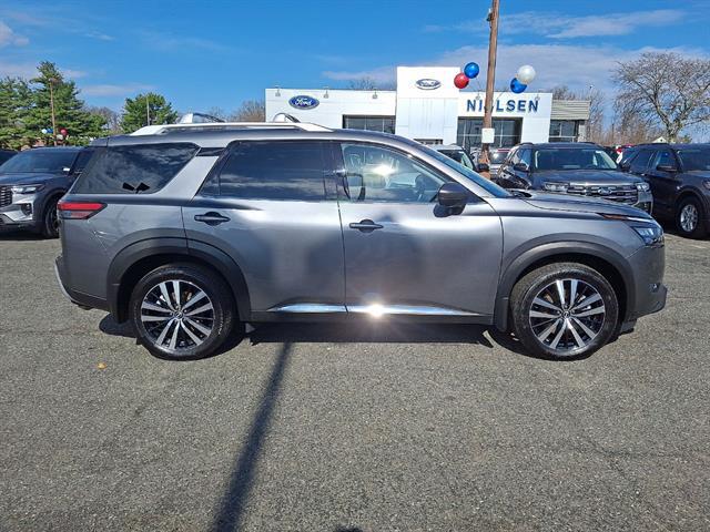 2025 Nissan Pathfinder Platinum 4WD