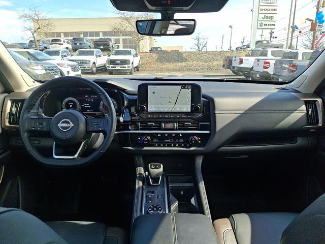 2025 Nissan Pathfinder Platinum 4WD