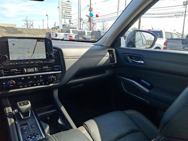 2025 Nissan Pathfinder Platinum 4WD