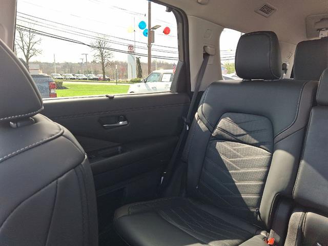 2025 Nissan Pathfinder Platinum 4WD