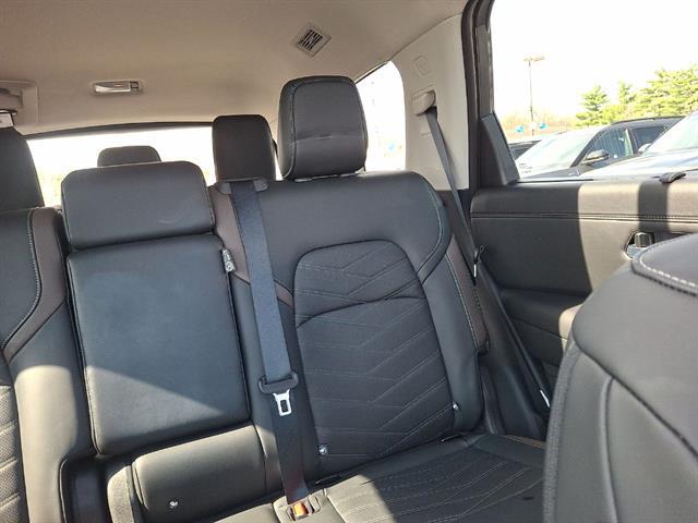 2025 Nissan Pathfinder Platinum 4WD