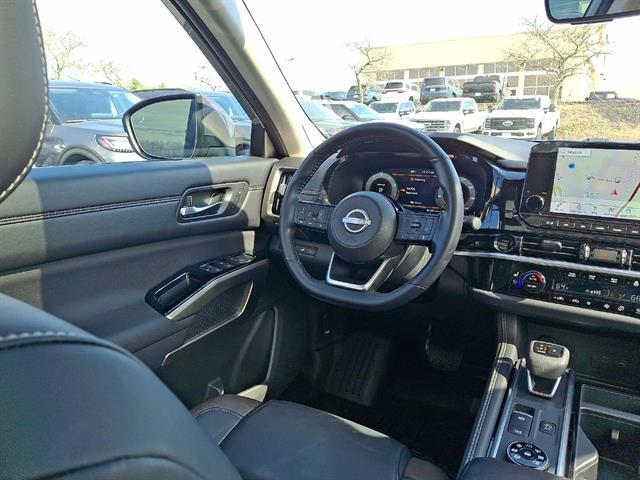 2025 Nissan Pathfinder Platinum 4WD