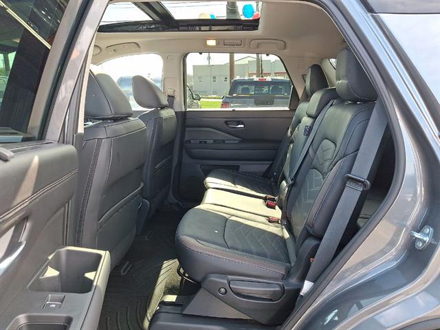 2025 Nissan Pathfinder Platinum 4WD