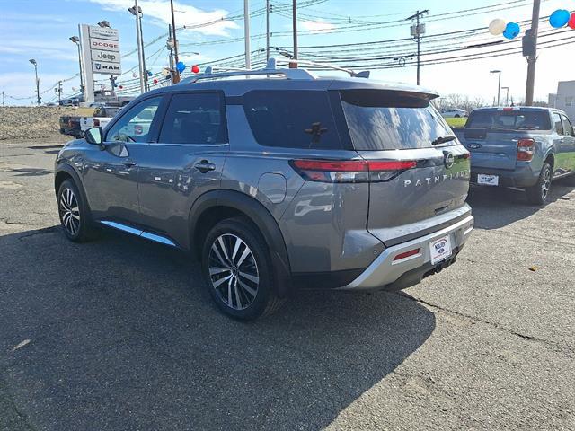2025 Nissan Pathfinder Platinum 4WD