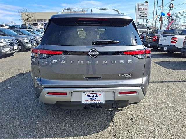 2025 Nissan Pathfinder Platinum 4WD