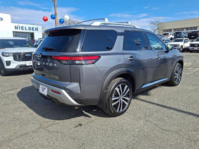 2025 Nissan Pathfinder Platinum 4WD