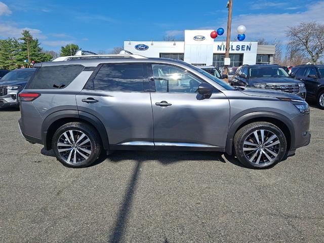 2025 Nissan Pathfinder Platinum 4WD