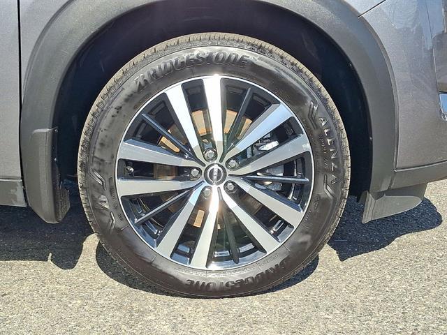 2025 Nissan Pathfinder Platinum 4WD