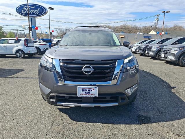 2025 Nissan Pathfinder Platinum 4WD