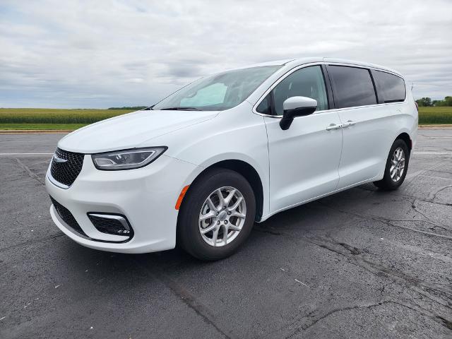 2023 Chrysler Pacifica Touring L for sale in Watseka, IL
