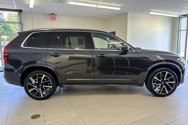 2022 Volvo XC90 T6 Momentum 7 Passenger