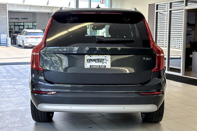 2022 Volvo XC90 T6 Momentum 7 Passenger