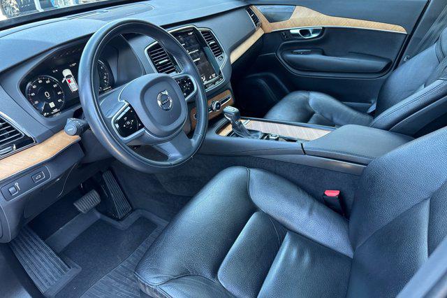 2022 Volvo XC90 T6 Momentum 7 Passenger