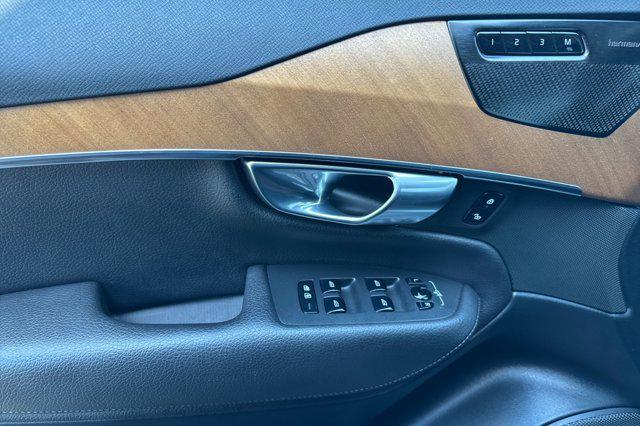 2022 Volvo XC90 T6 Momentum 7 Passenger