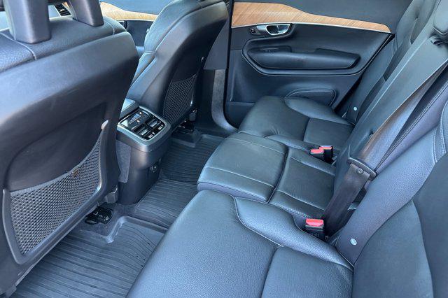 2022 Volvo XC90 T6 Momentum 7 Passenger